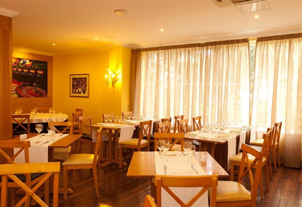 Foto de restauración de Hotel Vila Gale Estoril - Adults Friendly