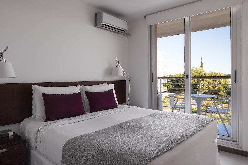 Foto de una habitación de Real Colonia Hotel &amp;amp; Suites