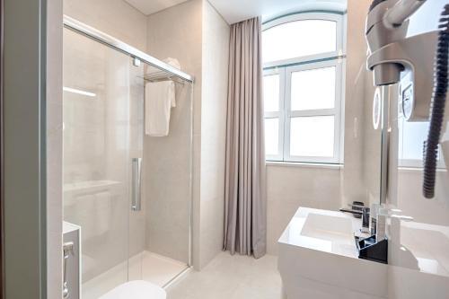 Foto del baño de MeraPrime Gold Design Hotel
