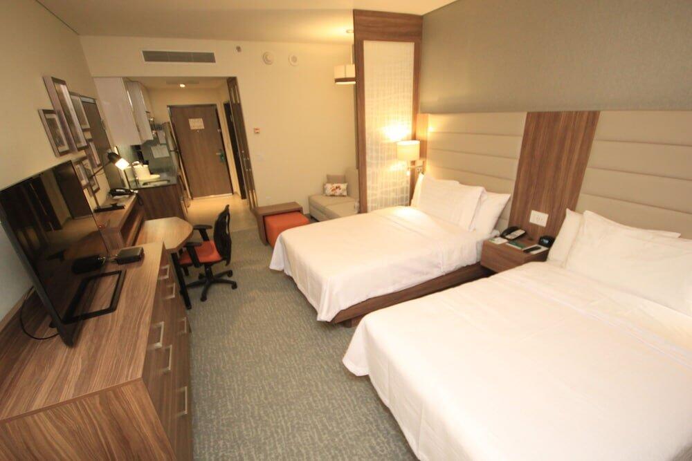Foto de una habitación de Hotel Homewood Suites By Hilton Silao Airport
