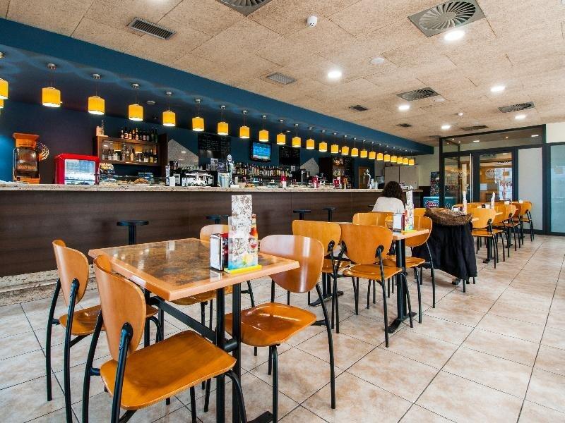 Foto general de Hotel ibis Styles Pamplona Noain