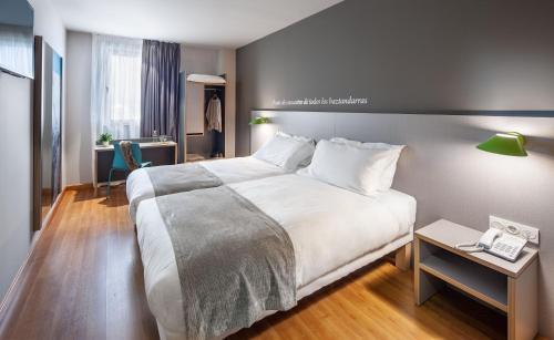 Foto de una habitación de Hotel ibis Styles Pamplona Noain