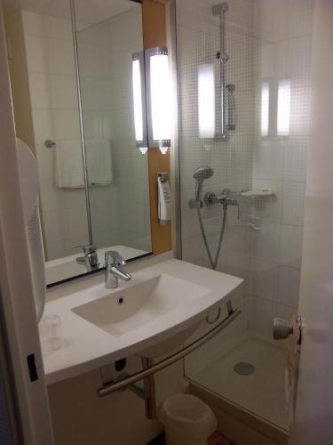 Foto del baño de Hotel ibis Nantes Centre Gare Sud