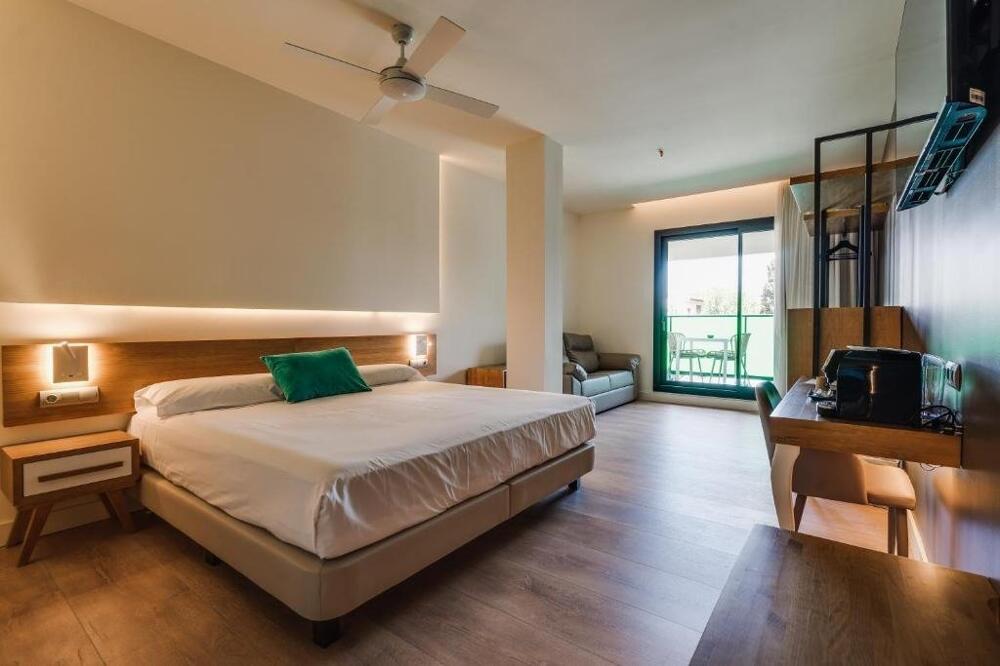 Foto de una habitación de Hotel Brisamar Suites