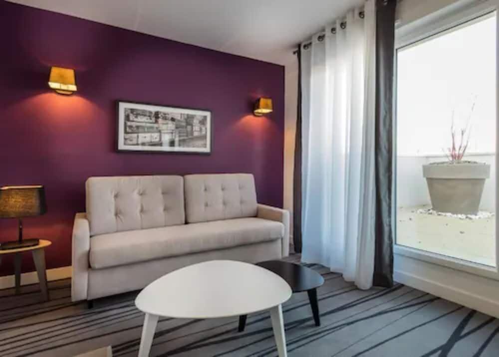 Foto de una habitación de Nemea Appart Hotel Quai Victor Tours Centre