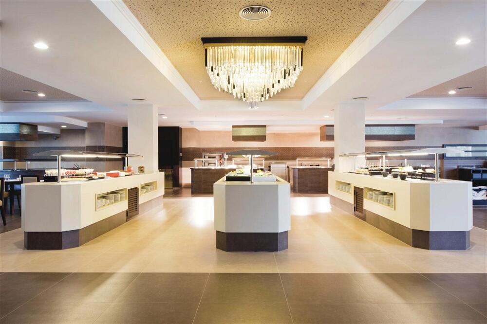 Foto de restauración de Hotel Riu Bravo - 0&amp;#039;0 All Inclusive