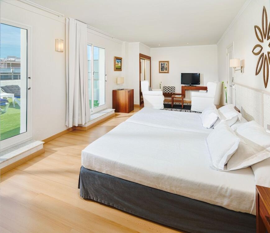 Foto de una habitación de Hotel H10 Delfín - Adults Only
