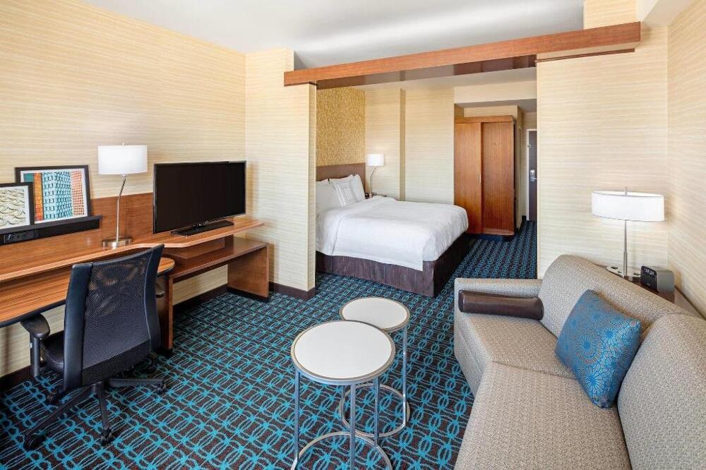 Foto de una habitación de Hotel Fairfield Inn &amp;amp; Suites by Marriott North Bergen
