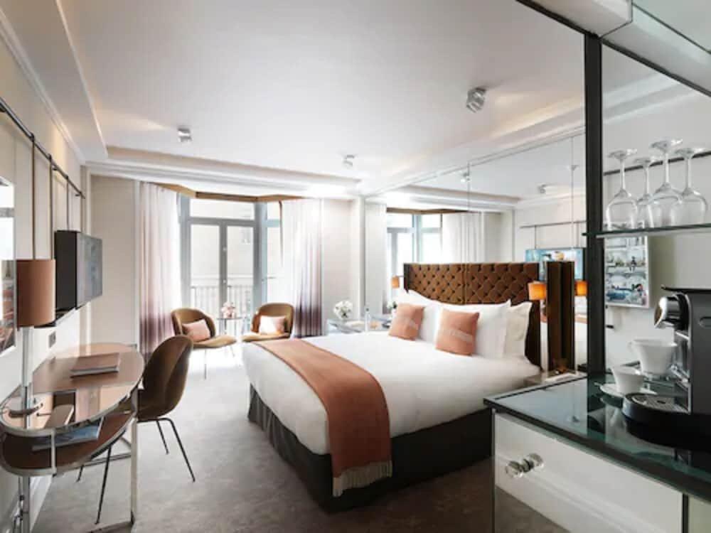 Foto de una habitación de The Athenaeum Hotel &amp;amp; Residences