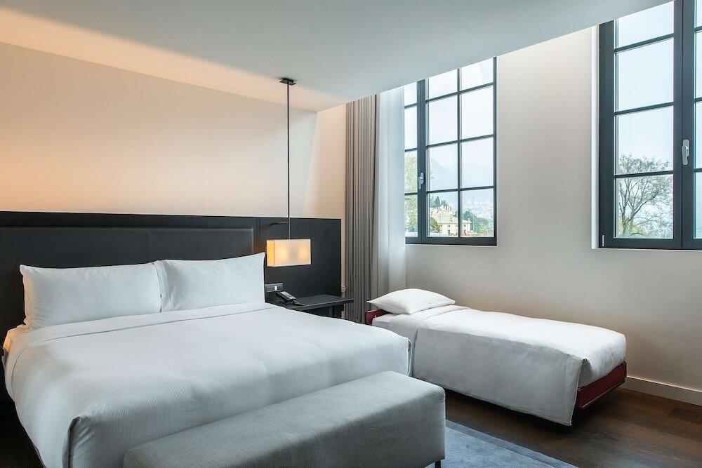 Foto de una habitación de Hotel Hilton Lake Como