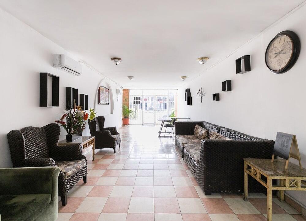 Foto de las zonas nobles de Hotel Capital O Zona Dorada Inn, Mazatlán