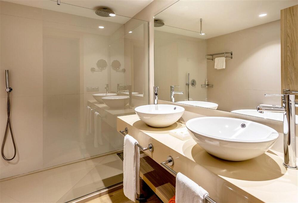 Foto del baño de Aparthotel VIVA Eden Lago