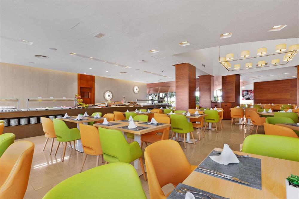 Foto de restauración de Aparthotel VIVA Eden Lago