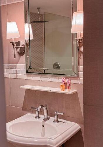 Foto del baño de Henrosa Hotel