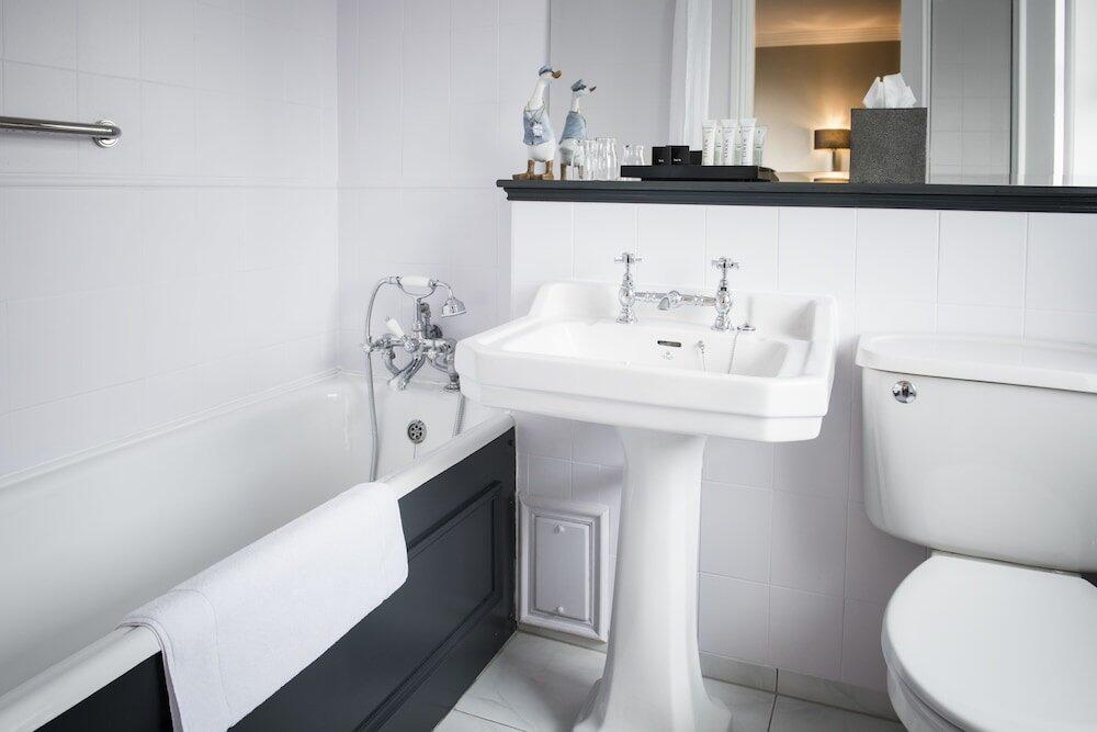 Foto del baño de The Metropole Hotel Cork