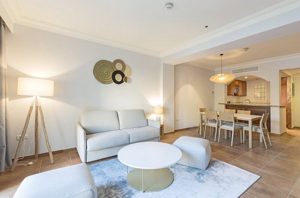 Foto de una habitación de LA SELLA PREMIUM lifestyle Apartments