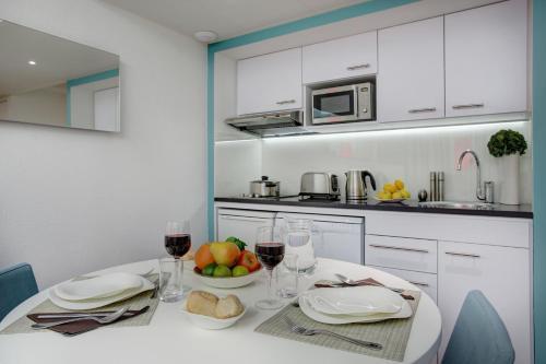 Foto de una habitación de Aparthotel Citadines Castellane Marseille