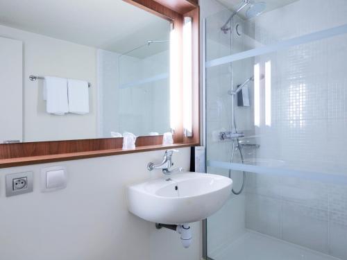 Foto del baño de Hotel Campanile Vierzon