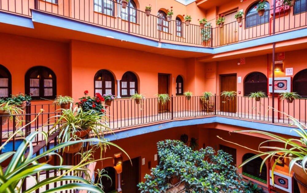 Foto del exterior de Hotel Patio de La Alameda