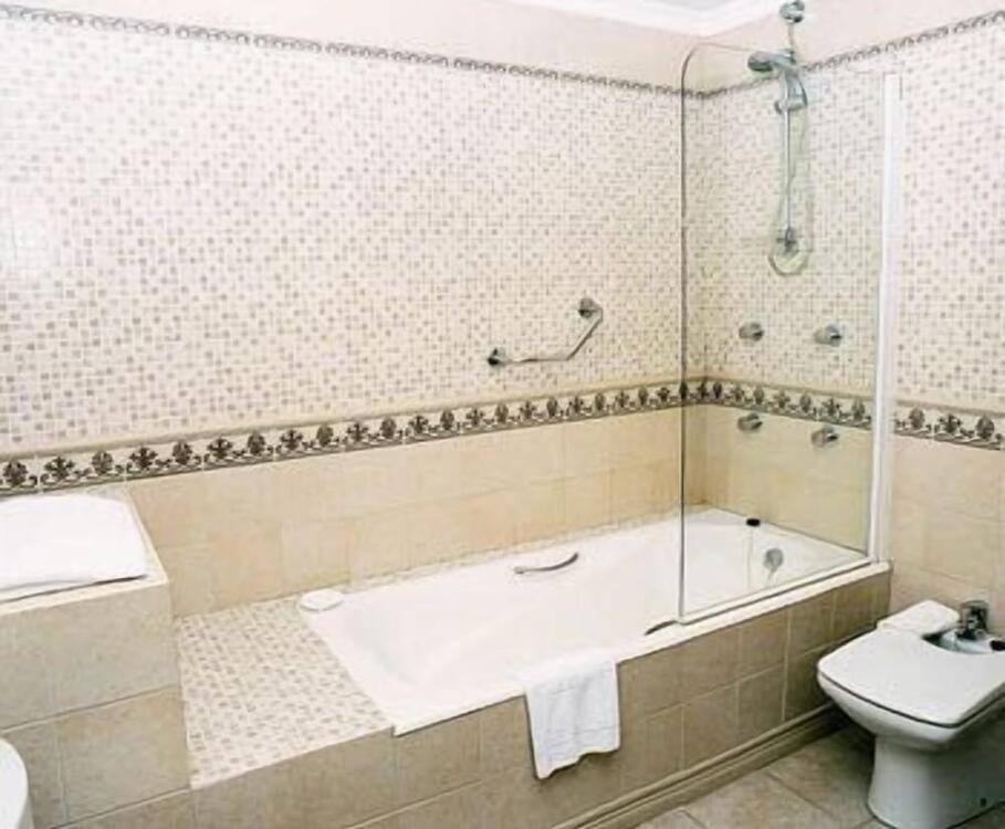 Foto del baño de Las Rocas Playa Hotel