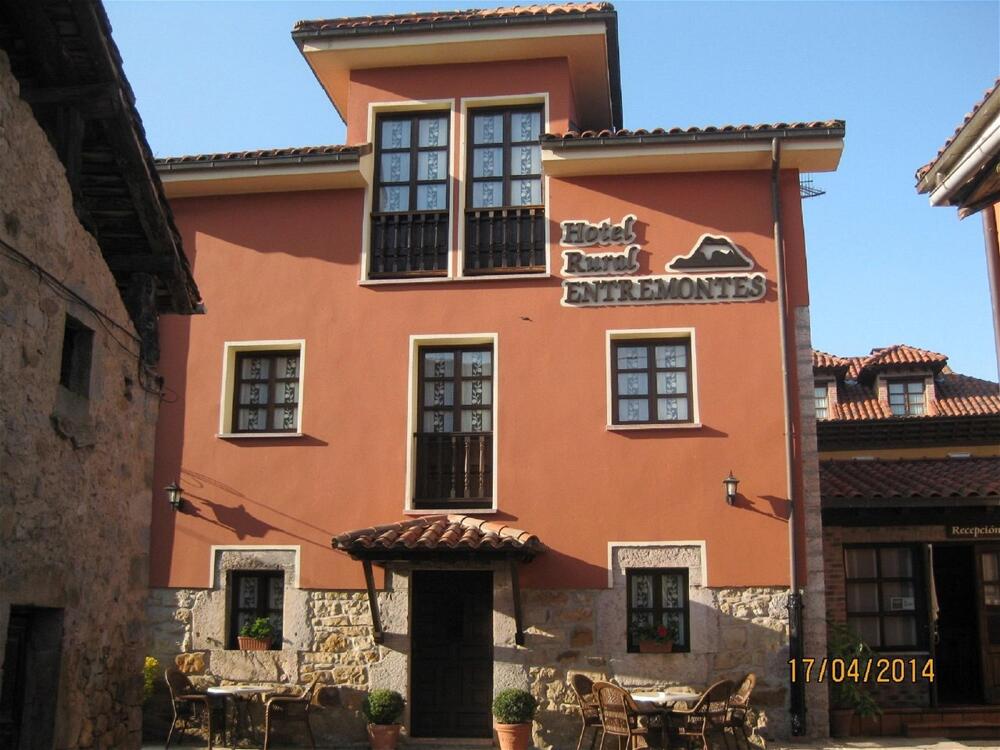 Foto del exterior de Hotel Rural Entremontes
