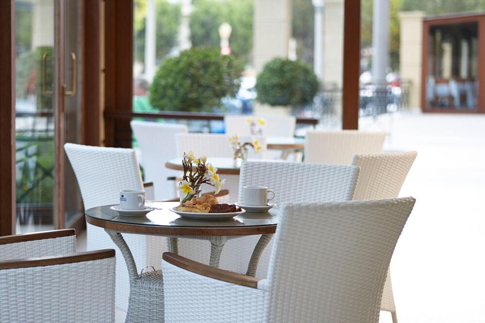 Foto area ristorante Mitsis Petit Palais Beach Hotel