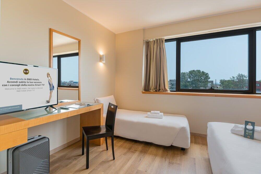Foto de una habitación de B&amp;amp;B Hotel Pisa
