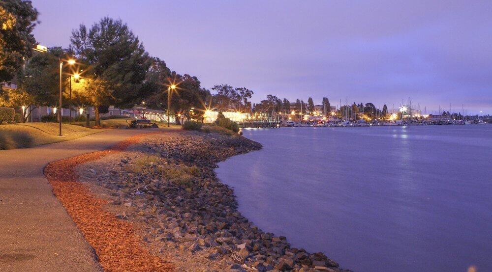 Foto del exterior de Hotel Executive Inn &amp;amp; Suites Oakland