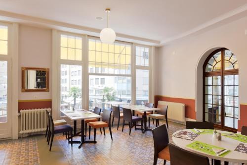 Foto de restauración de J5 Hotels Helvetie Montreux