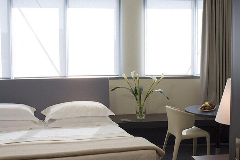 Foto de una habitación de UNAHOTELS T Hotel Cagliari