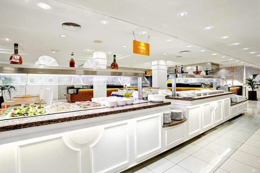 Foto de restauración de Aparthotel Grupotel Mar de Menorca