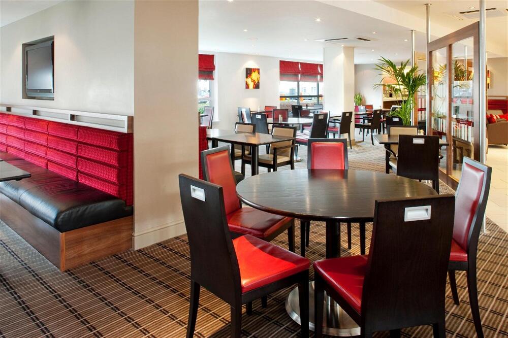 Foto de restauración de Holiday Inn Express - Glasgow Airport, an IHG Hotel