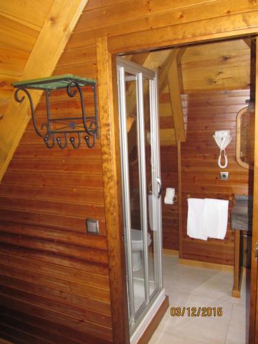 Foto del baño de Hotel Ço De Pierra