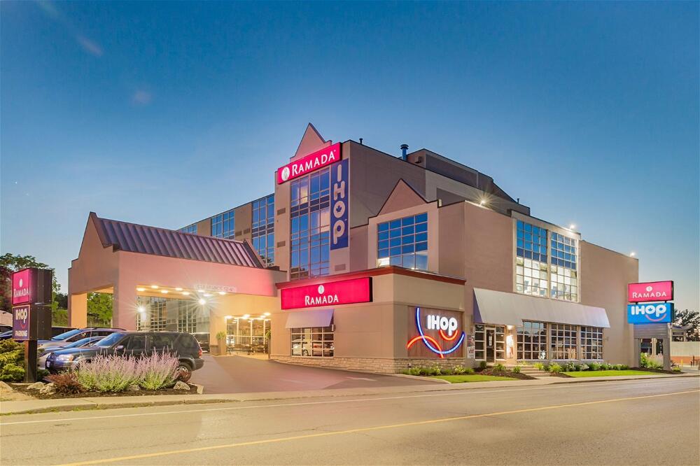 Foto del exterior de Hotel Ramada by Wyndham Niagara Falls by the River