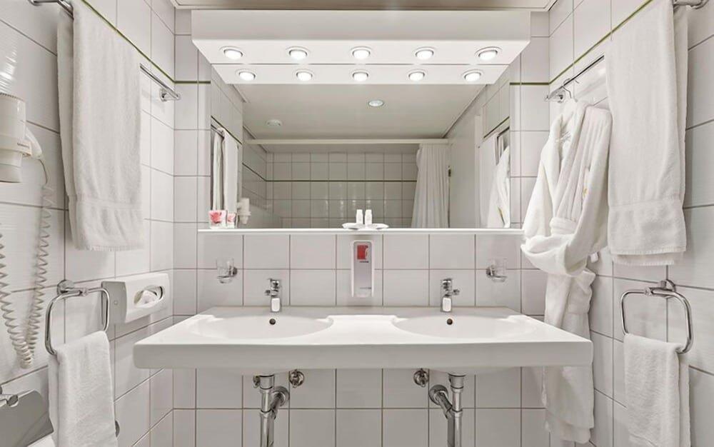 Foto del baño de Hotel Conti Dietikon