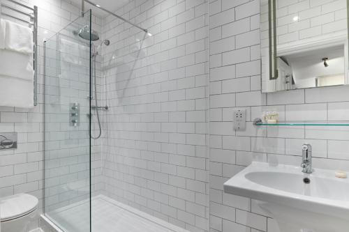 Foto del baño de The Tophams Hotel