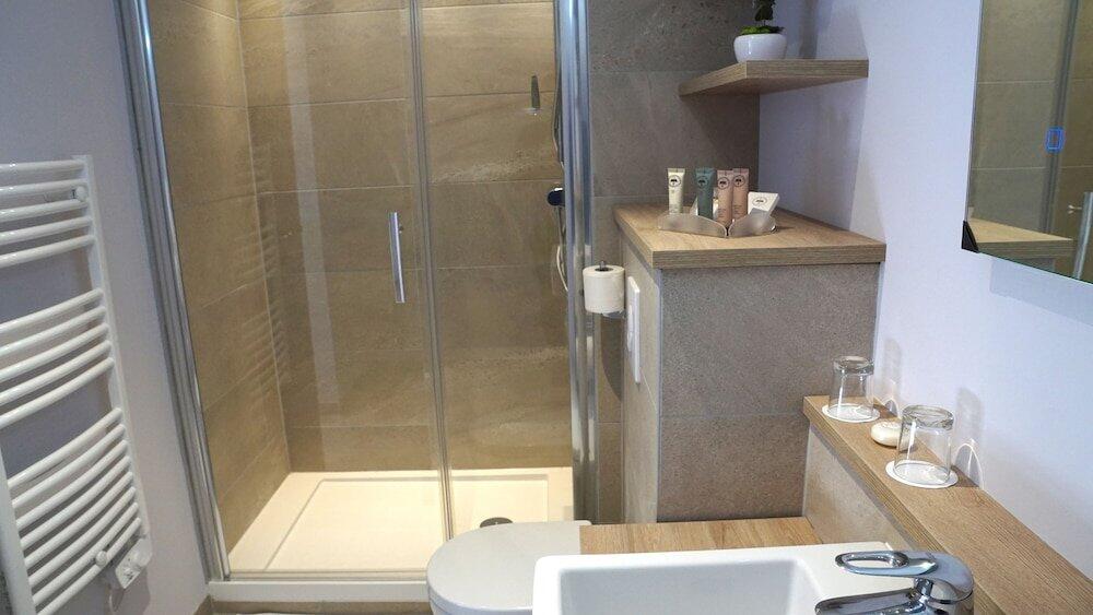 Foto del baño de The Originals Boutique, Hôtel des Marins, Saint-Malo (Inter-Hotel)
