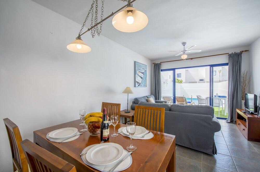 Foto de una habitación de Villas Puerto Rubicon