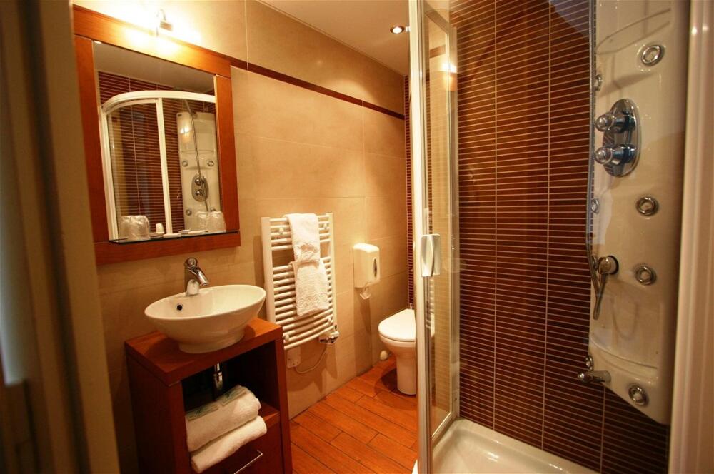 Foto del baño de Hotel Best Western Le Cheval Blanc -Centre- Vieux Port