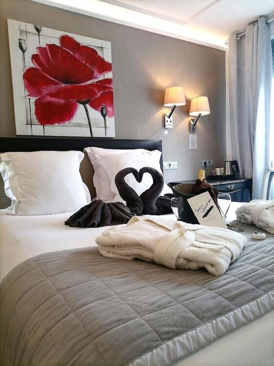 Foto de una habitación de Hôtel Henry II Beaune Centre