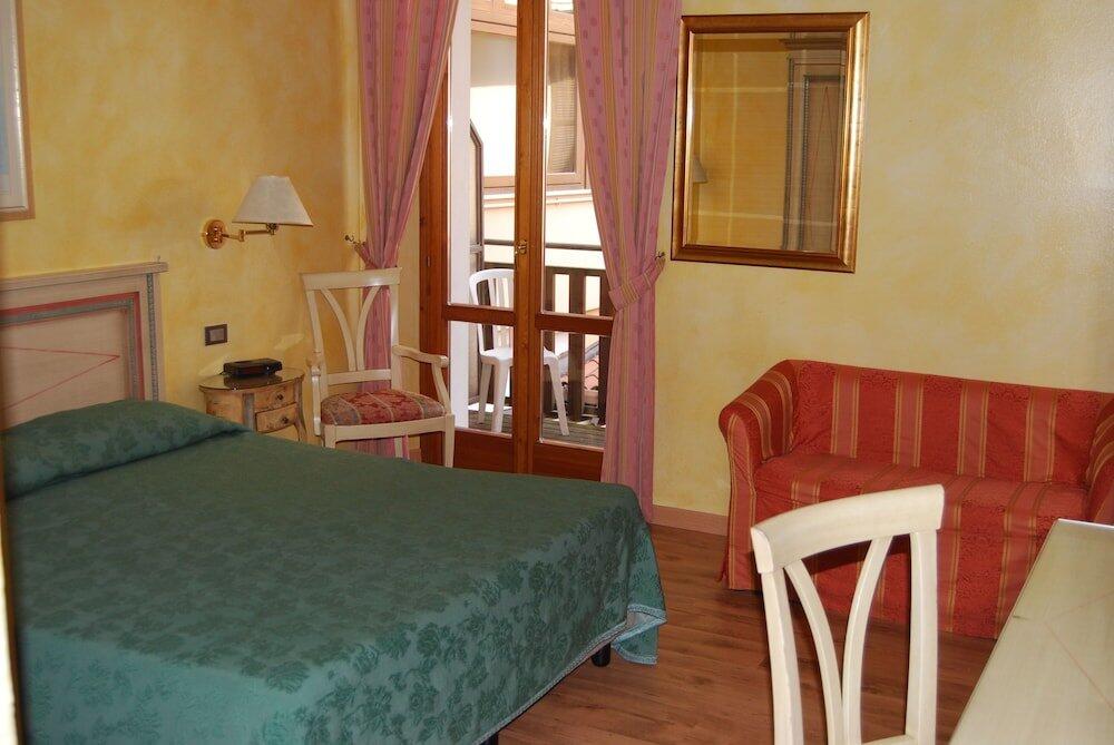 Foto de una habitación de Garda Sol SPA Hotel &amp;amp; Appartamenti