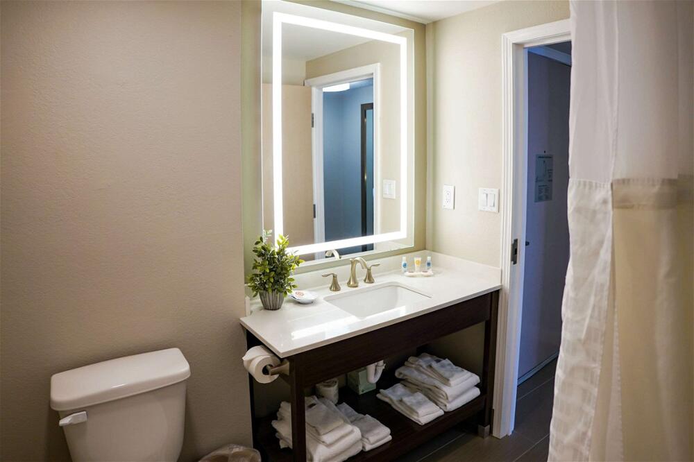 Foto del baño de Hotel Comfort Suites Chincoteague Island Bayfront Resort