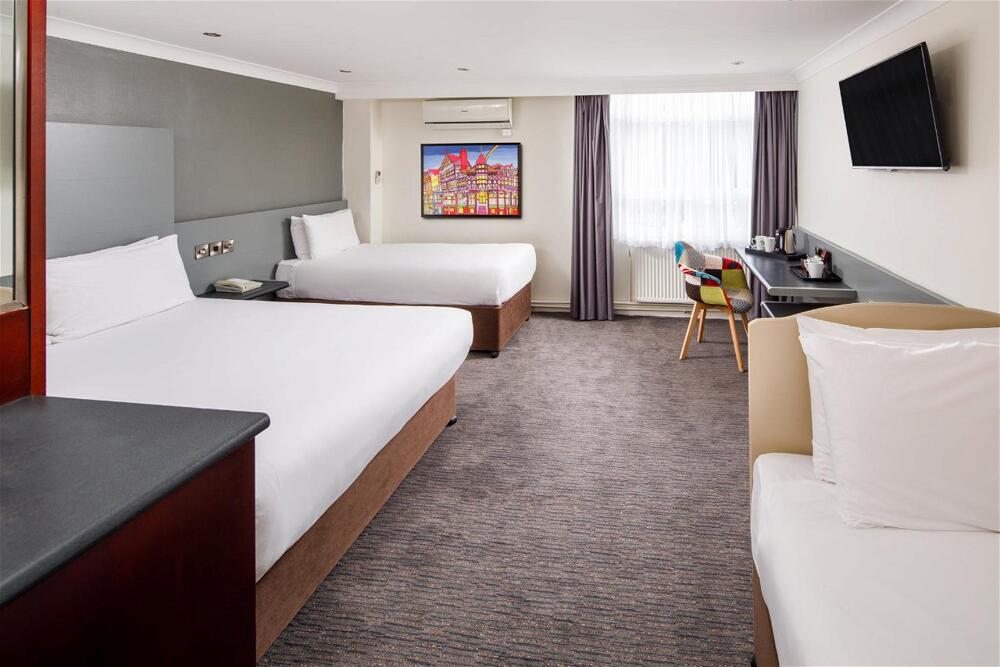 Foto de una habitación de Mercure Chester Abbots Well Hotel