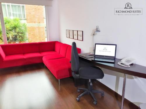 Foto de una habitación de Richmond Suites Hotel