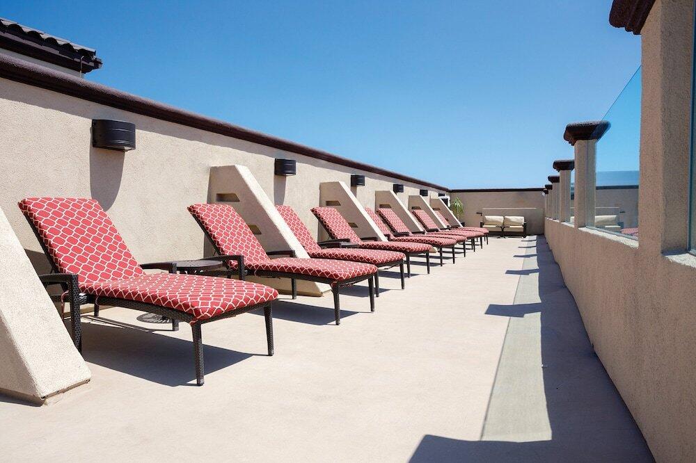 Foto del exterior de Hotel Peacock Suites