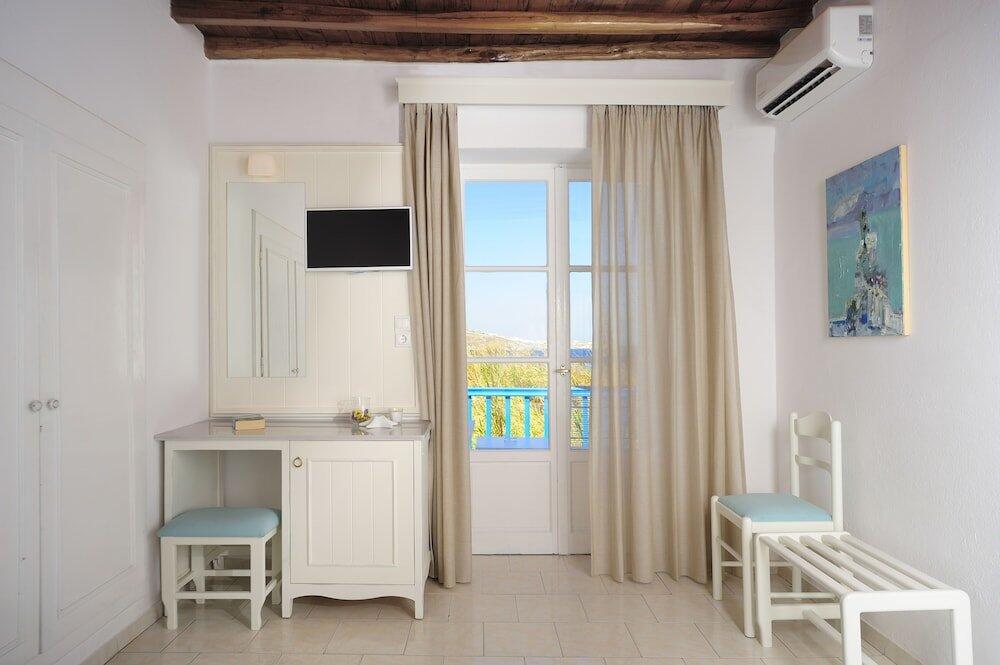 Foto de una habitación de Mykonos Beach Hotel