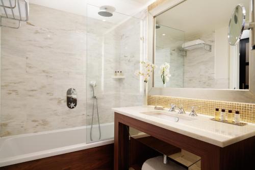 Foto del baño de Hotel Corinthia Lisbon