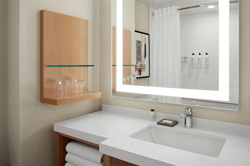 Foto del baño de Delta Hotels Calgary Airport In-Terminal