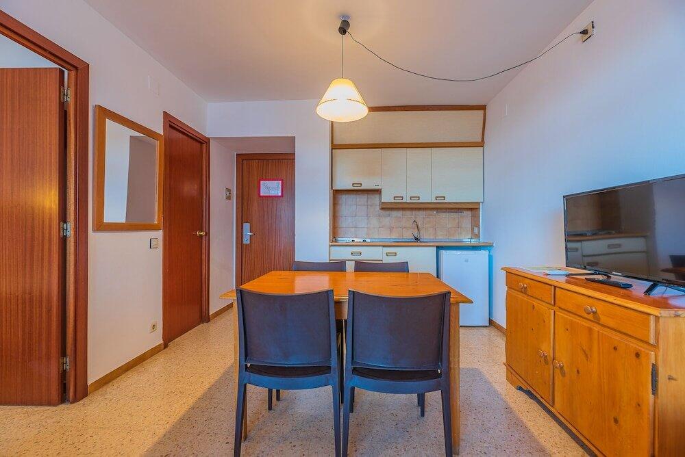 Foto de una habitación de Aparthotel Xon&amp;#039;s Platja HA