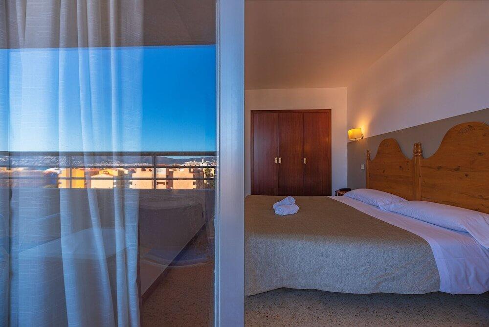 Foto de una habitación de Aparthotel Xon&amp;#039;s Platja HA